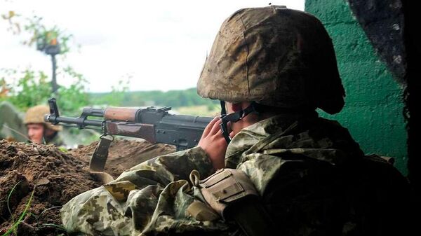Украинский военнослужащий  - Sputnik Латвия