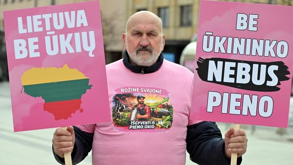 Акция протеста в Вильнюсе производителей молока  - Sputnik Латвия