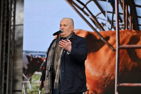 По словам протестующих, если не будут приняты срочные решения, Литва может потерять значительную часть своих молочных ферм в ближайшие месяцы. - Sputnik Латвия