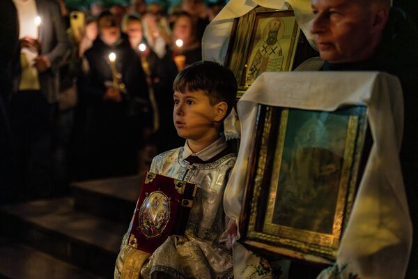 На фото: Пасхальная служба в храме - Sputnik Латвия