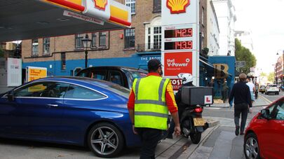 Автомобили на АЗС