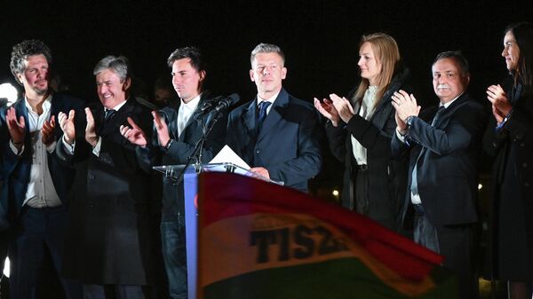 Партия Петера Мадьяра Тиса победила на выборах в Венгрии - Sputnik Латвия