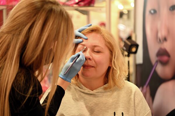 Кроме того, гости выставки могли больше узнать об уходе за волосами, техниках мейкапа, маникюре.  - Sputnik Латвия