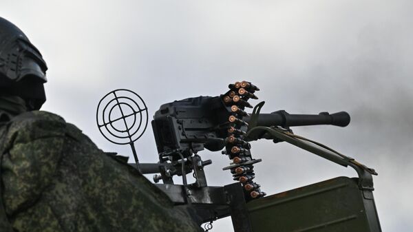 Боевое слаживание штурмовиков группировки войск Запад на Харьковском направлении СВО - Sputnik Латвия