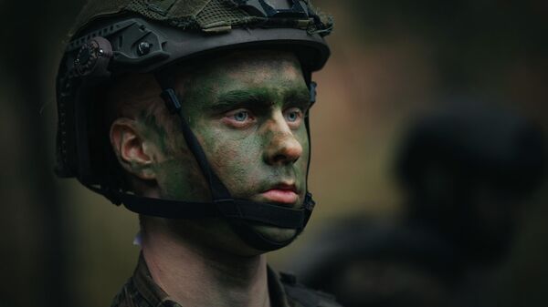 Марш беретов на военном полигоне в Адажи - Sputnik Латвия