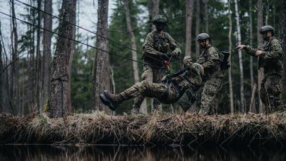 "Марш беретов" на военном полигоне в Адажи