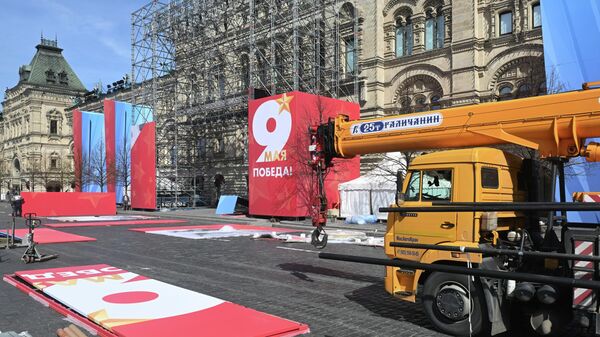На Красной площади начали монтировать декорации для празднования Дня Победы - Sputnik Латвия