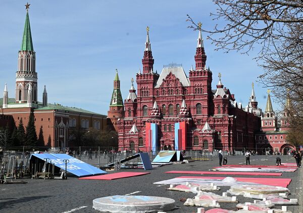 Доступ на Красную площадь для москвичей и туристов пока ограничен - Sputnik Латвия