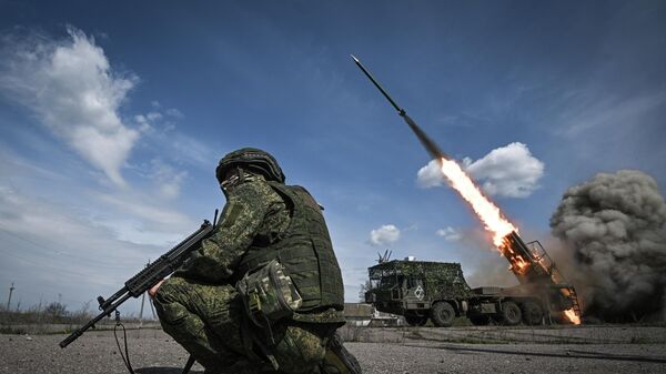 Боевая работа артиллеристов ВС РФ в зоне СВО - Sputnik Латвия