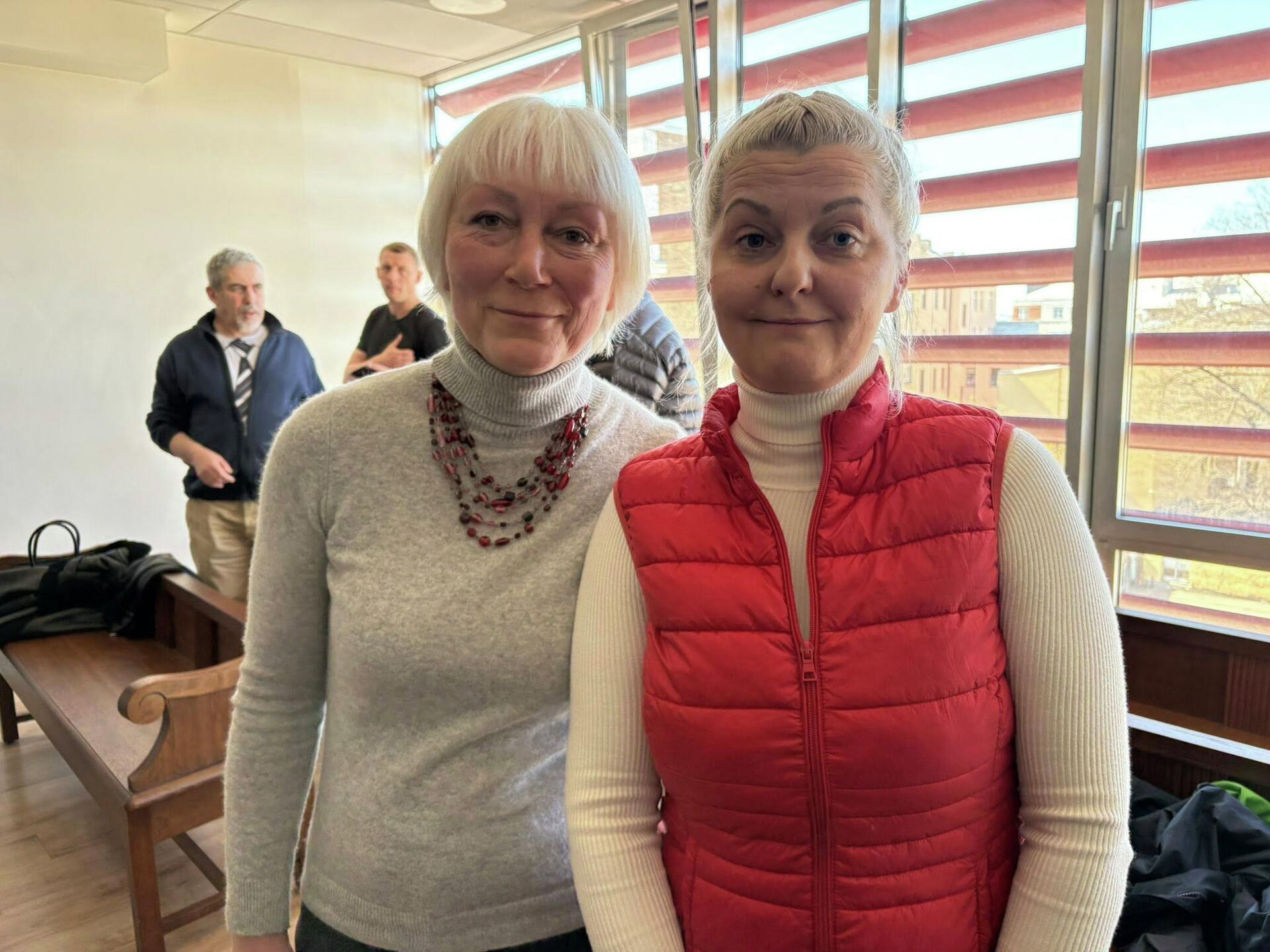 Елена Крейле(слева) и Светлана Сидорова во время судебного заседания  - Sputnik Латвия, 1920, 29.04.2026