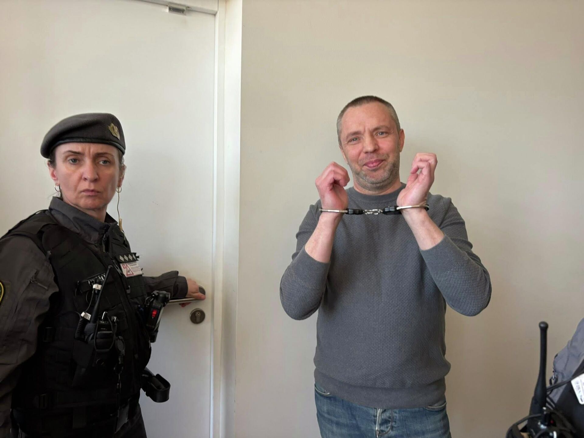 Рижский таксист Сергей Сидоров во время судебного заседания  - Sputnik Латвия, 1920, 29.04.2026