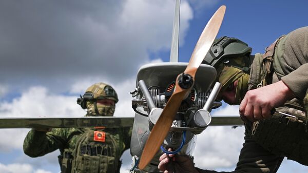 Боевая работа расчета БПЛА группировки войск Центр на Добропольском направлении СВО - Sputnik Латвия