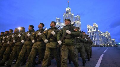 Курсанты Серпуховского филиала Академии ракетных войск  на репетиции военного парада в Москве