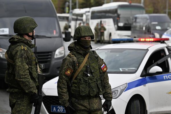 Курсанты Академии ракетных войск стратегического назначения им. Петра Великого перед началом репетиции  - Sputnik Латвия