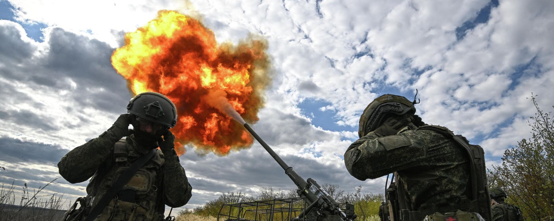 Боевая работа российских артиллеристов в зоне СВО - Sputnik Латвия, 1920, 15.05.2026