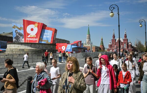 Декорации ко Дню Победы около Красной площади  - Sputnik Латвия