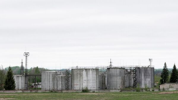 Последствия падения БПЛА на нефтехранилище в Резекне - Sputnik Латвия