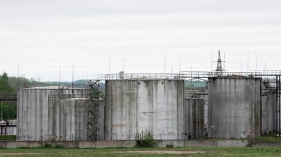 Последствия падения БПЛА на нефтехранилище в Резекне