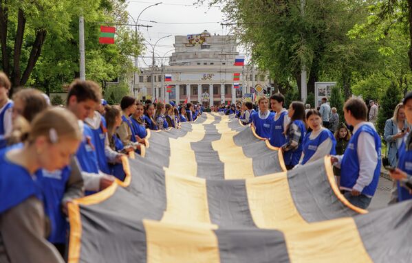 Участники акции Бессмертный полк, посвященной 81-й годовщине Победы в Великой Отечественной войне, в Тирасполе - Sputnik Латвия