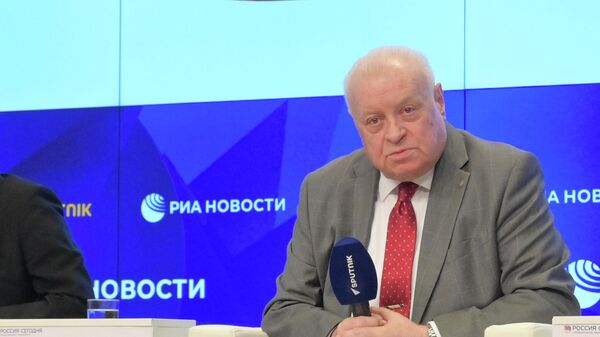 Исполнительный директор Фонда поддержки и защиты прав соотечественников, проживающих за рубежом, Александр Удальцов на пресс-показе документального фильма Помощь без границ - Sputnik Латвия