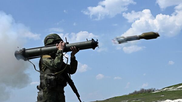 Отработка боевого слаживания военнослужащими 25-й армии группировки войск Запад в зоне СВО - Sputnik Латвия