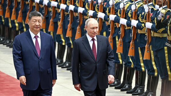 Президент РФ Владимир Путин и председатель КНР Си Цзиньпин во время встречи в Пекине - Sputnik Латвия