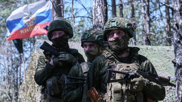 Освобождение населенного пункта Рай-Александровка в ДНР - Sputnik Латвия