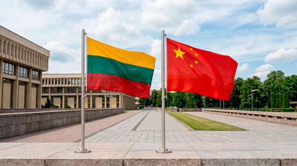 Флаги Китая и Литвы - Sputnik Латвия