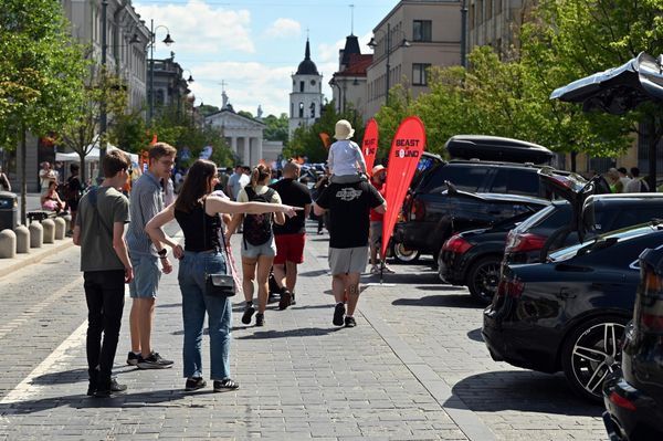 Выставка привлекла внимание людей разных возрастов. - Sputnik Латвия