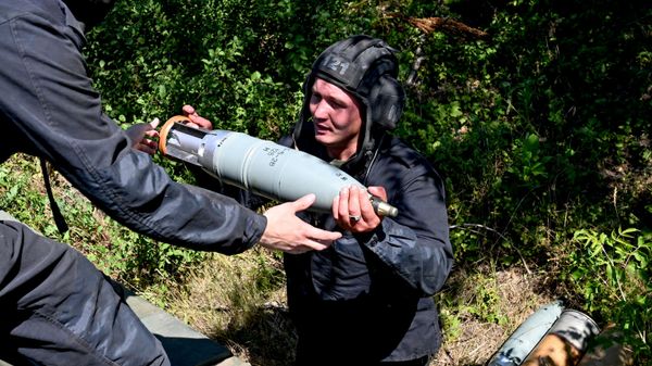 Боевая работа танка Т-72Б3А группировки войск Центр на Днепропетровском направлении СВО - Sputnik Латвия