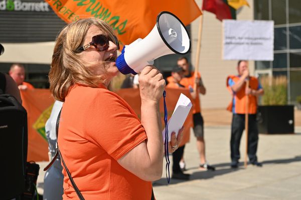 На прошлой неделе VAATC сообщил, что в одностороннем порядке расторгает договор о механико-биологической обработке коммунальных отходов с компанией Energesman. - Sputnik Латвия