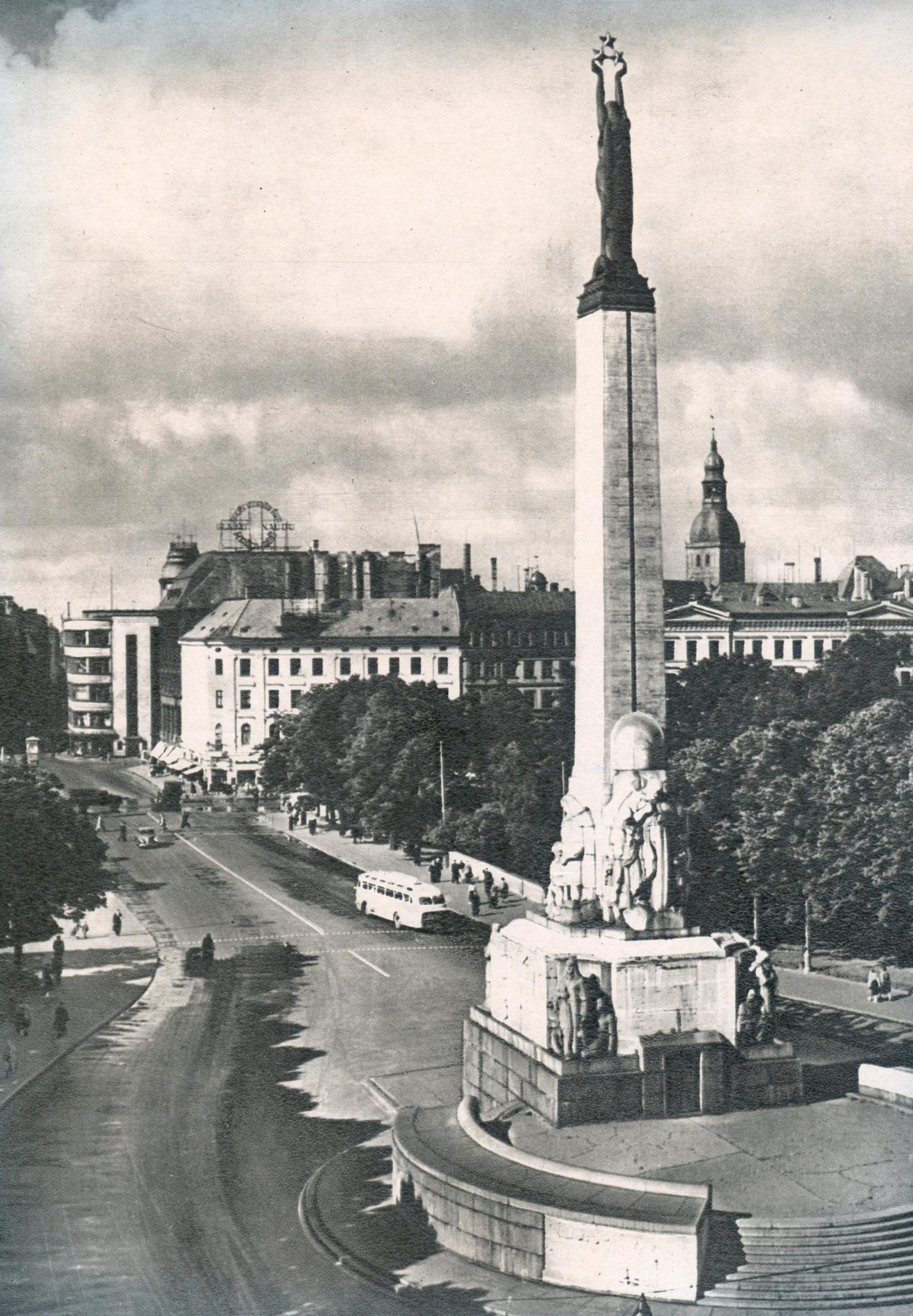 Памятник Свободы в Риге, 1935 - Sputnik Латвия, 1920, 03.08.2026