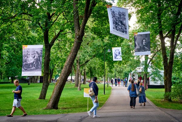 Также для гостей мероприятия подготовили образовательную программу. В течение всего дня на малой сцене проходили встречи с рижскими чиновниками и экспертами по градостроительству - Sputnik Латвия