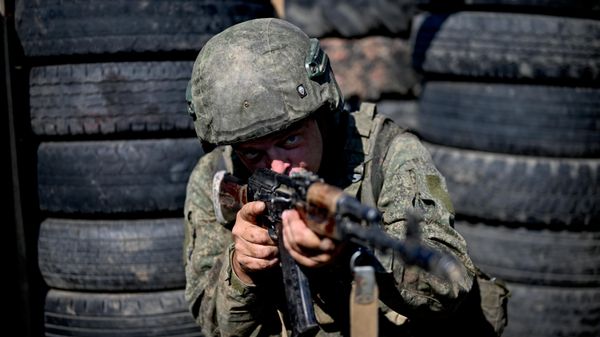 Тактическая подготовка Псковского соединения ВДВ группировки войск Центр на Днепропетровском направлении СВО - Sputnik Латвия