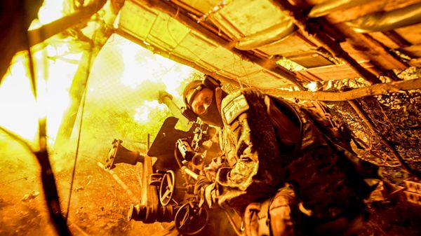 Боевая работа расчета гаубицы Д-30 спецназа Ахмат на Сумском направлении СВО - Sputnik Латвия