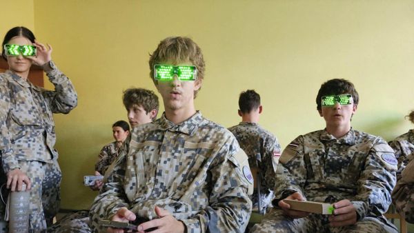 Латвийские школьники в лагере по программе национальной обороны - Sputnik Латвия
