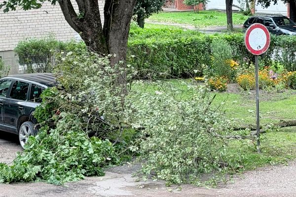 Из-за ливня затопило улицы, дороги, летние веранды кафе - Sputnik Латвия