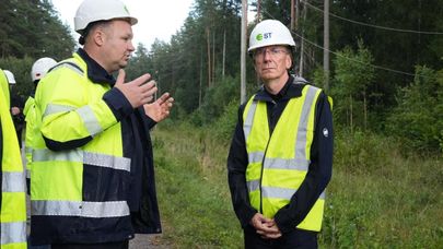 Президент Латвии Эдгарс Ринкевичс (справа) в Екабпилсском крае
