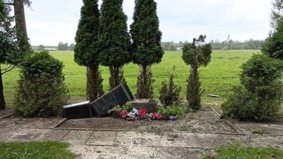 Разрушенный памятник бойцам Красной армии в Саласпилсе