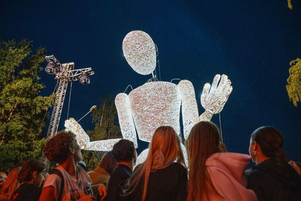 Также посетители праздника могли посетить  ярмарку, на которой продавались изделия ремесленников и продукты местного производства  - Sputnik Латвия