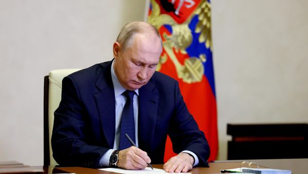 Чем отличаются друг от друга указы президента РФ № 702, 821 и 883  - Sputnik Латвия