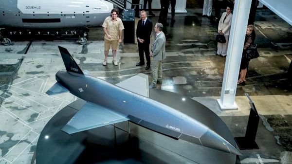 Президент Латвии Эдгарс Ринкевичс посетил предприятие Anduril Industries в США - Sputnik Латвия