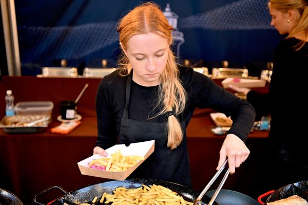 Каждый посетитель ярмарки мог подобрать себе блюдо по вкусу. - Sputnik Латвия