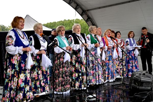 На фото: выступления фольклорного коллектива "Поющие сердца" на "Ярмарке народов" в Вильнюсе. - Sputnik Латвия