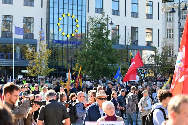 В ответ на инициативу "Национального единства" общественные активисты решили рядом в то же время провести демонстрацию против расизма.  - Sputnik Латвия