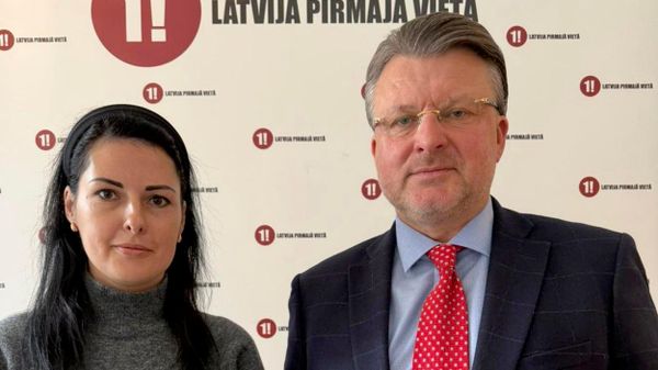 Ольга Петкевич и Айнарс Шлесерс (Латвия на первом месте) - Sputnik Латвия