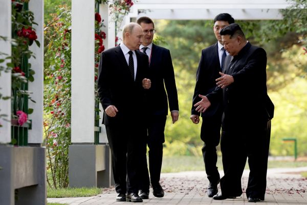 Президент РФ Владимир Путин и председатель государственных дел Корейской Народно-Демократической Республики Ким Чен Ын - Sputnik Латвия