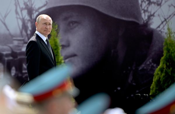 Президент РФ Владимир Путин на церемонии открытия Ржевского мемориала Советскому солдату - Sputnik Латвия