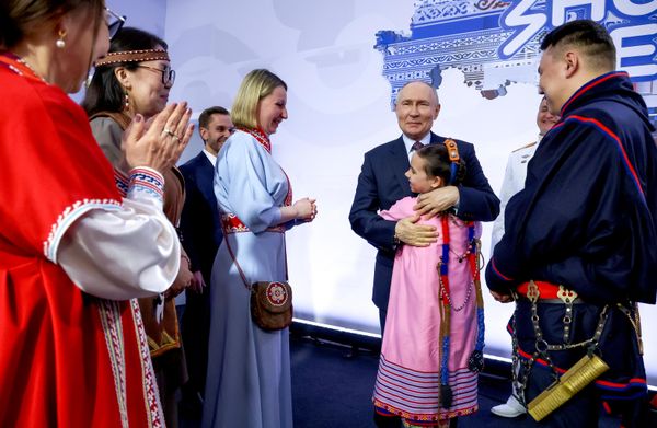 Президент Владимир Путин встретился с представителями коренных малочисленных народов России - Sputnik Латвия