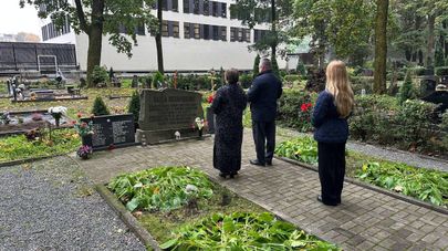 Дипломаты РФ возложили цветы по случаю 82-й годовщины со дня освобождения Риги